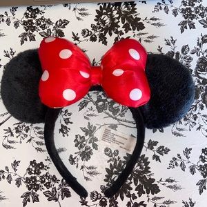 Minnie mouse ears